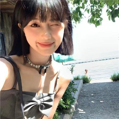 院子里的女人